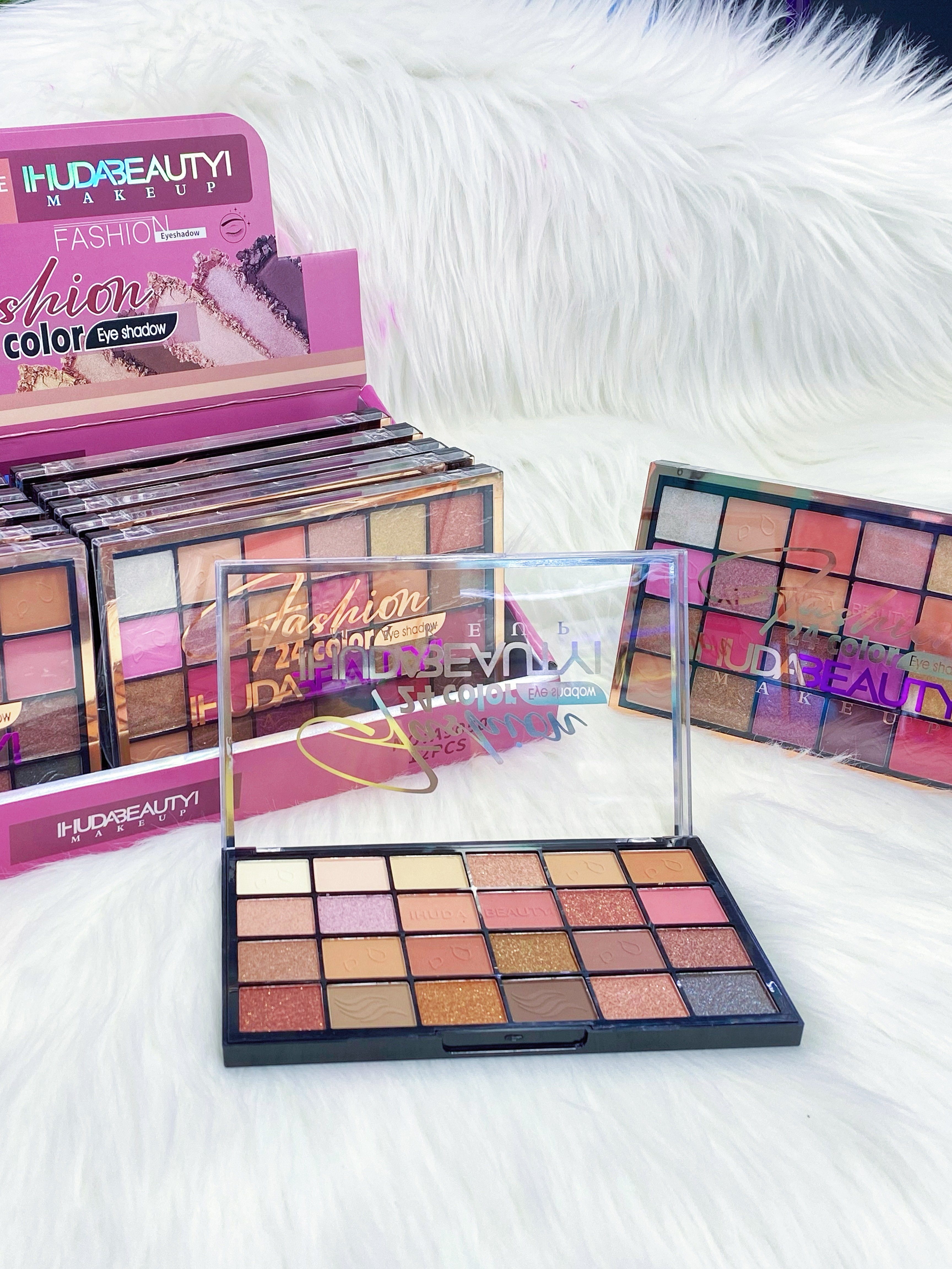 Cross-border eyeshadow IHUDABEAUTYI 24-color eyeshadow powder box, fine powder quality, professional makeup export details Picture