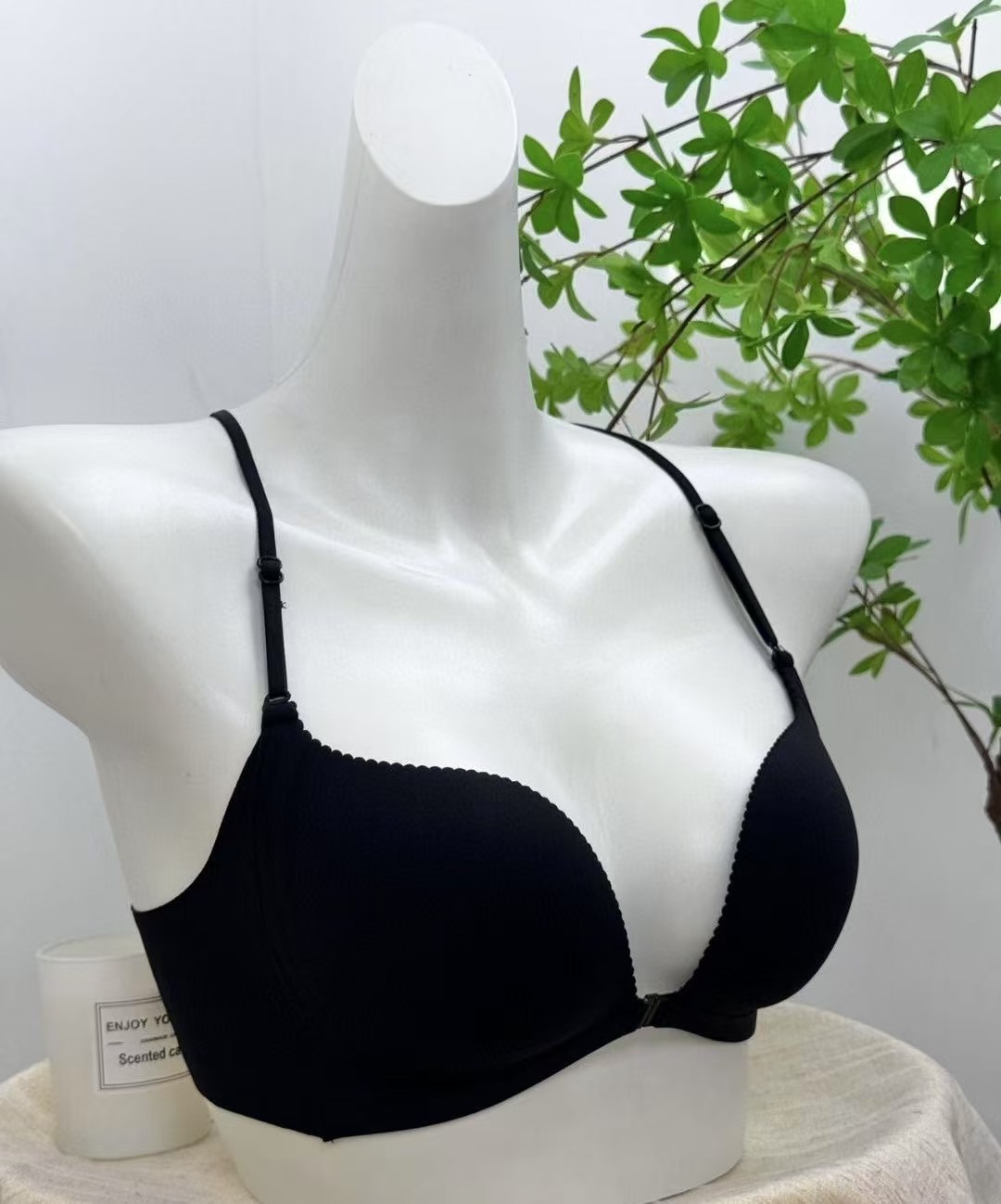 A new type of breathable, back-beauty-boosting, cool and comfortable bra with a front lactation Application Scenario
