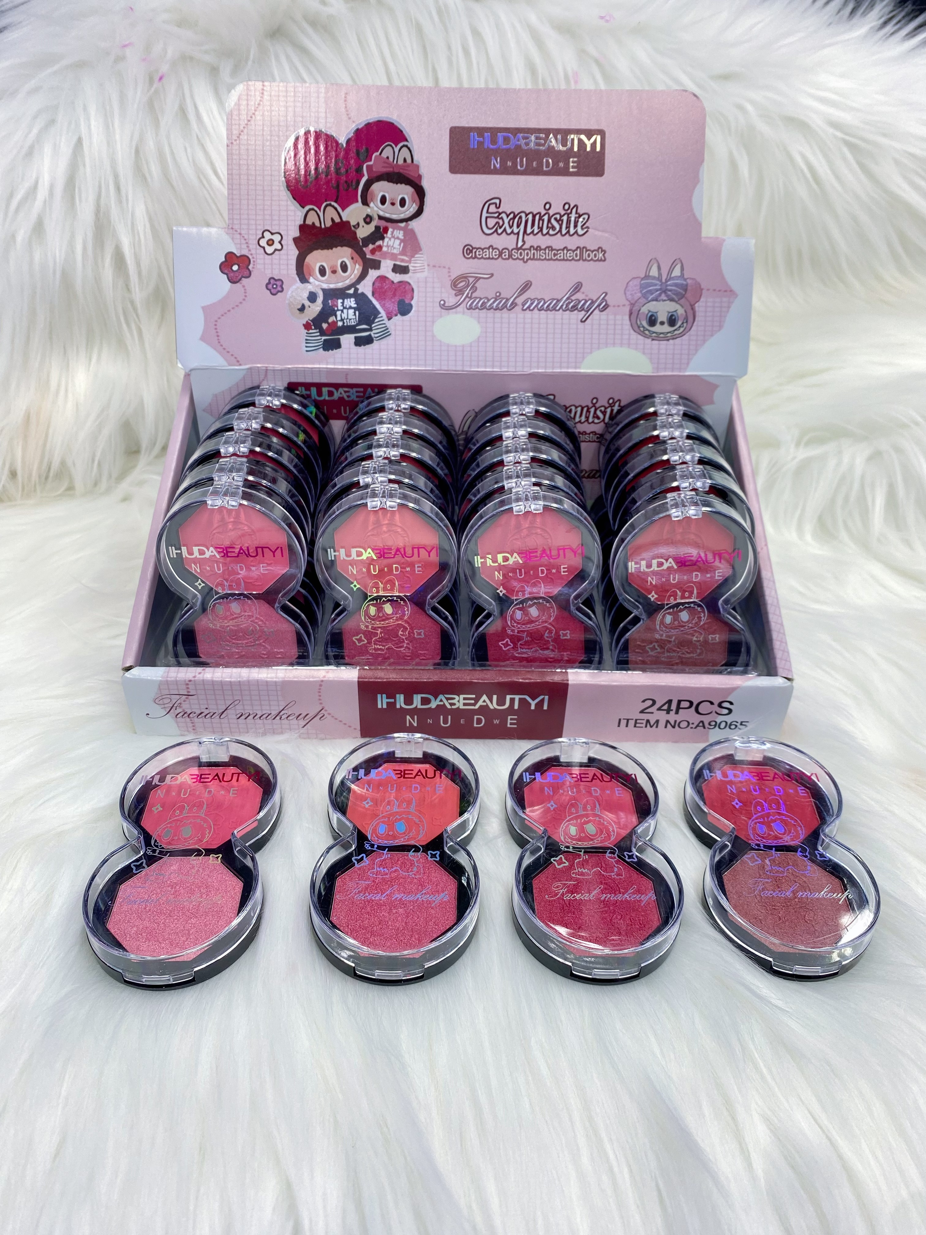 Two-color blush is easy to apply and not prone to smudging. Professional export and foreign trade, with a silky smooth texture full figure