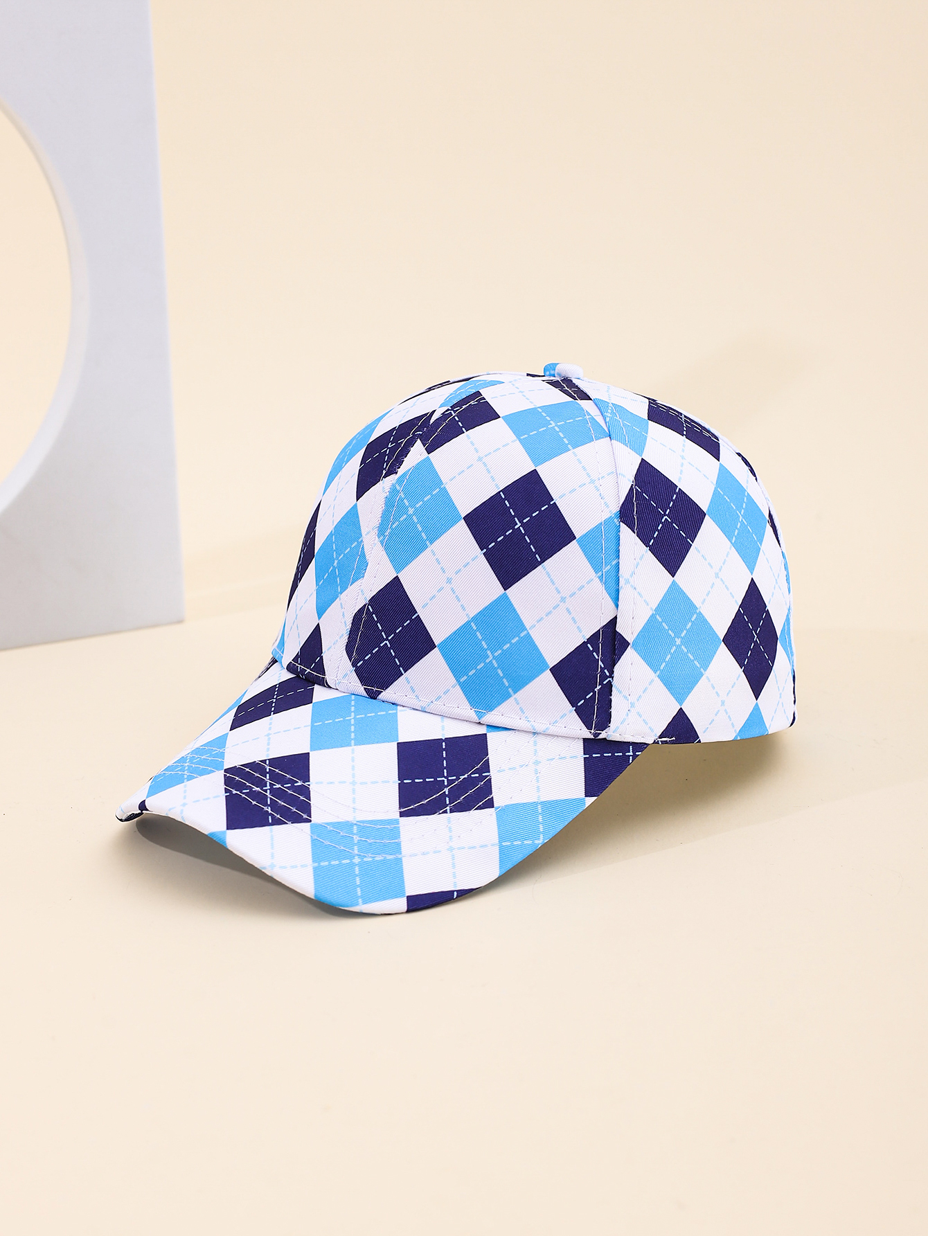 Spring and summer cross-border European and American bestsellers diamond-shaped check printed baseball caps, outdoor travel sun protection and shade adult baseball caps, six colors adjustable, foreign trade Application Scenario