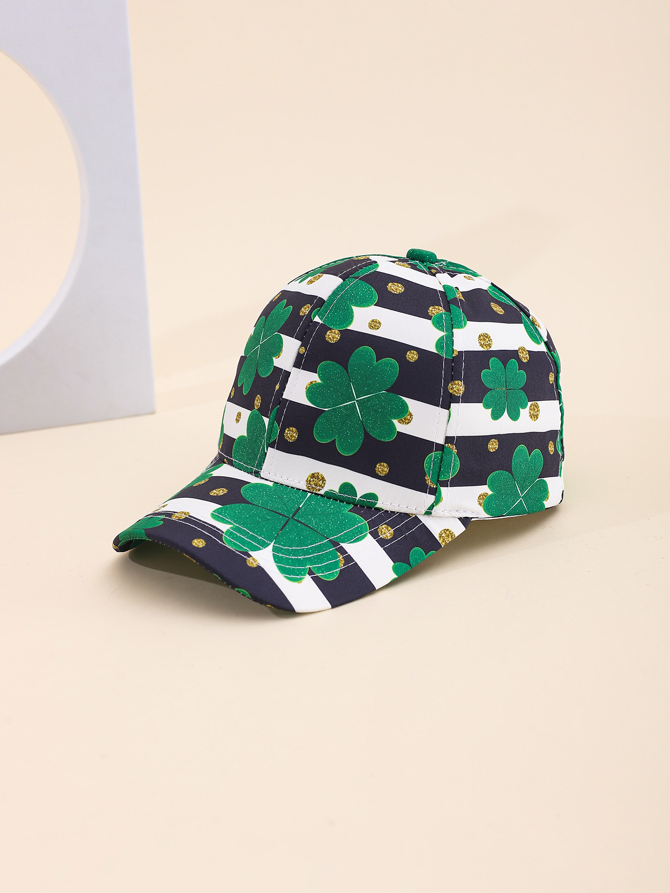 Spring and summer cross-border European and American bestsellers: Lucky four-leaf clover printed baseball caps, outdoor travel sun protection and shading adult baseball caps, adjustable for foreign trade Application Scenario