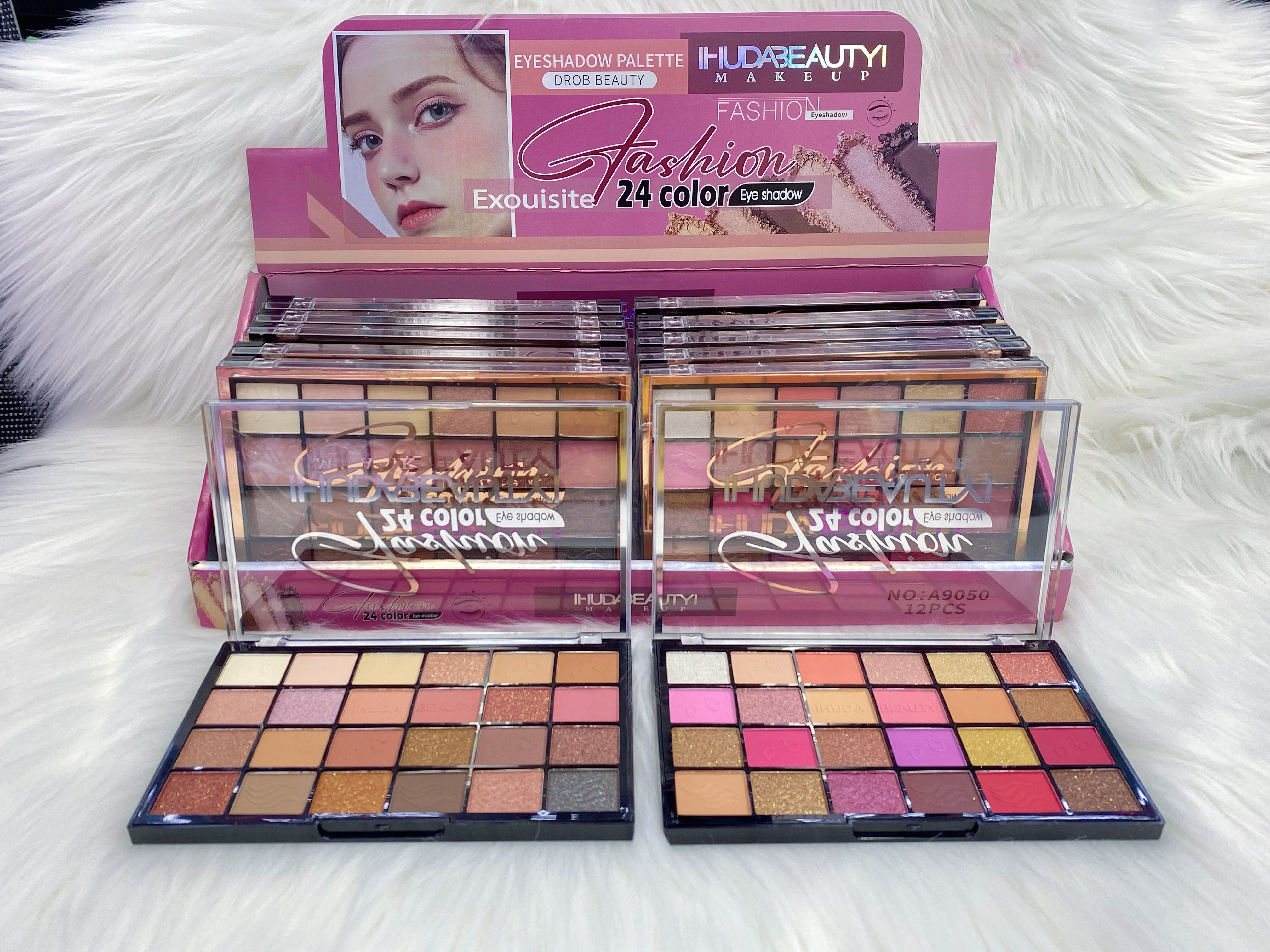 Cross-border eyeshadow IHUDABEAUTYI 24-color eyeshadow powder box, fine powder quality, professional makeup export Item Picture
