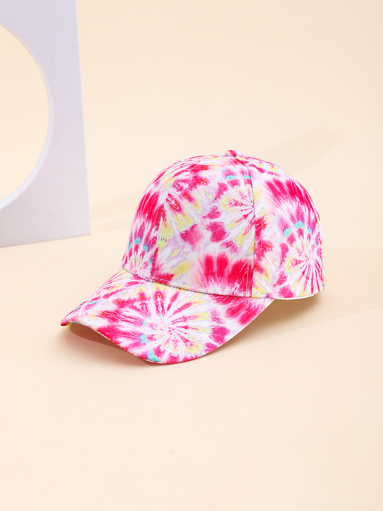 Spring and summer cross-border European and American bestsellers: light-colored and large-print baseball caps with shading and graffiti, outdoor travel, sun protection, adult baseball caps, adjustable for foreign trade Application Scenario