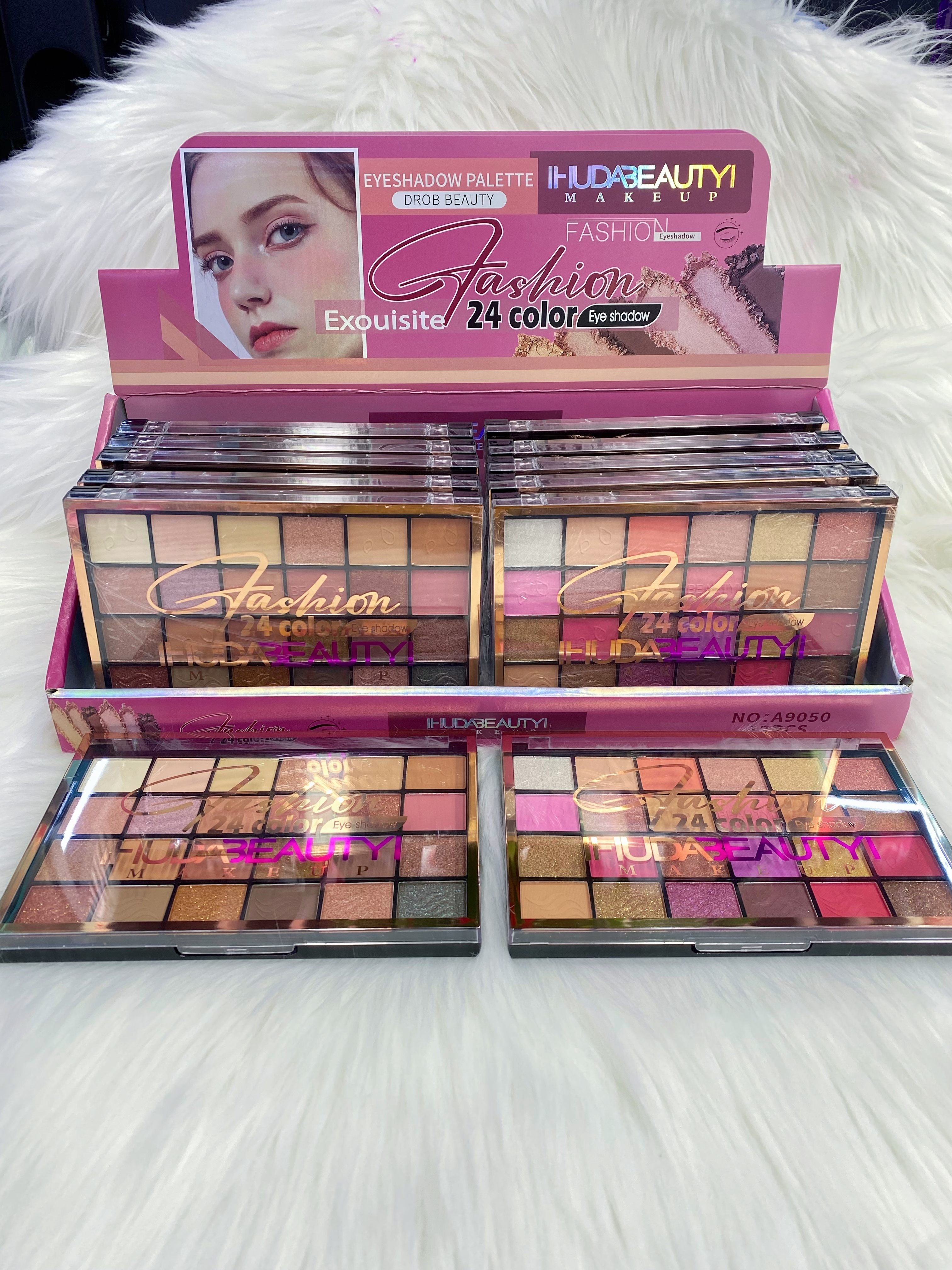 Cross-border eyeshadow IHUDABEAUTYI 24-color eyeshadow powder box, fine powder quality, professional makeup export Application Scenario