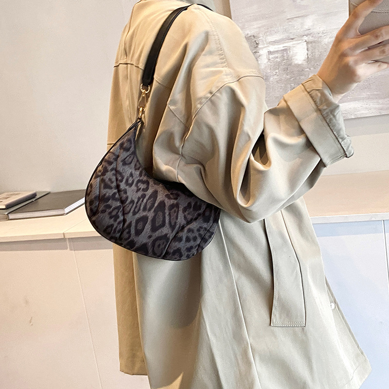 Leopard print cross-border niche bags for women, versatile and fashionable new retro underarm bag, stylish and individual commuting single-shoulder bag details Picture