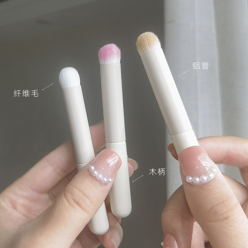 Boxed mini lip brush, convenient round head concealer brush, portable lip makeup brush, smudge lipstick, lip with protective case Specification drawing