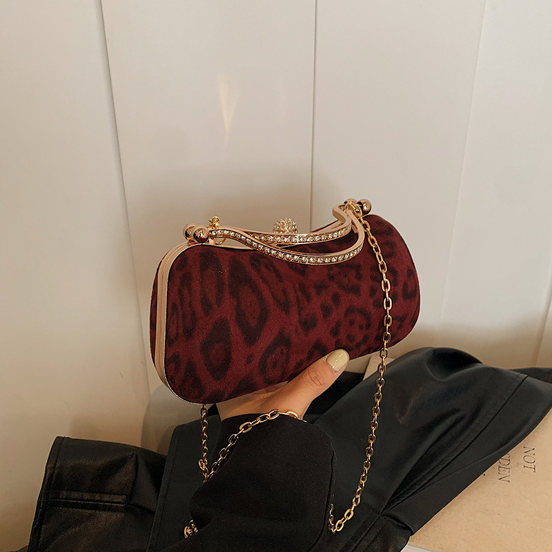 European and American style leopard print chain small square bag for women, 2024 new Korean style fashionable single-shoulder bag, flared crossbody dinner bag full figure