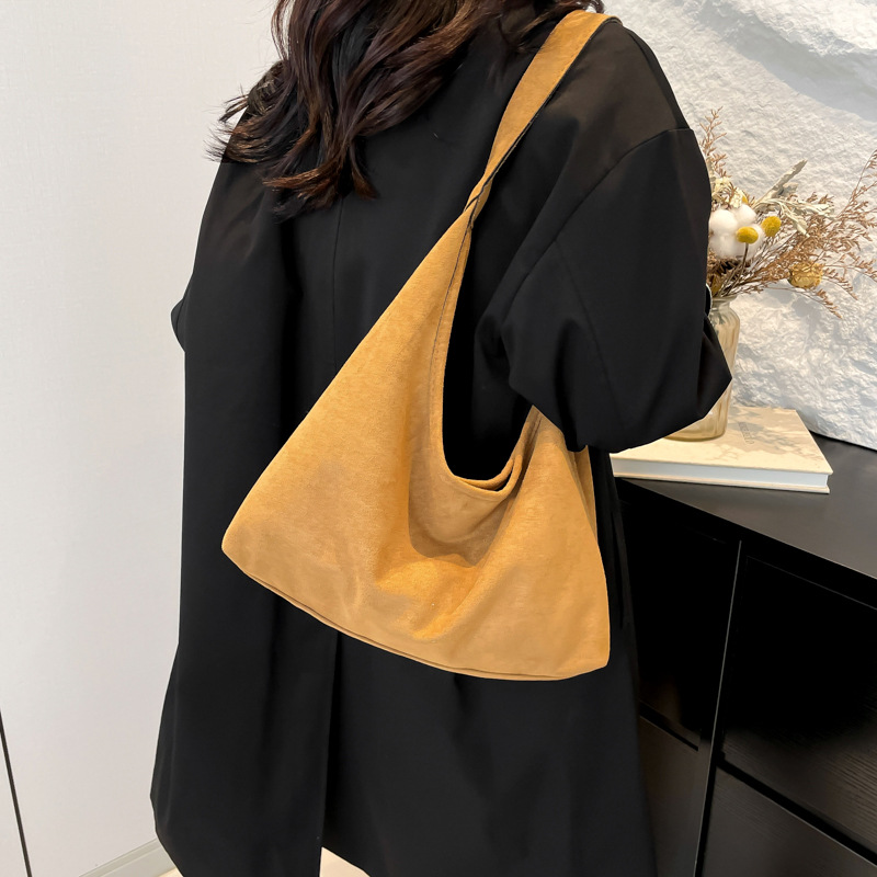 Retro casual commuting large-capacity bag for women, 2024 new autumn and winter suede tote bag, niche casual single-shoulder bag details Picture
