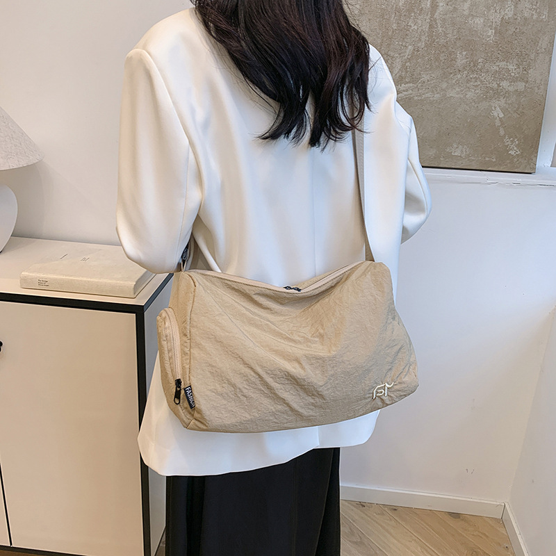 Crossbody tote bag, Korean style Instagram niche design women's bag, nylon fabric canvas bag, fashionable, casual and artistic single-shoulder bag details Picture