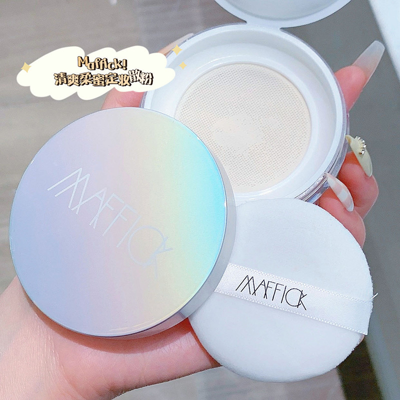 MAFFICK's refreshing and soft setting powder is waterproof, sweat-proof, long-lasting and does not smudge. It is an oil-control and concealer powder compact for students full figure