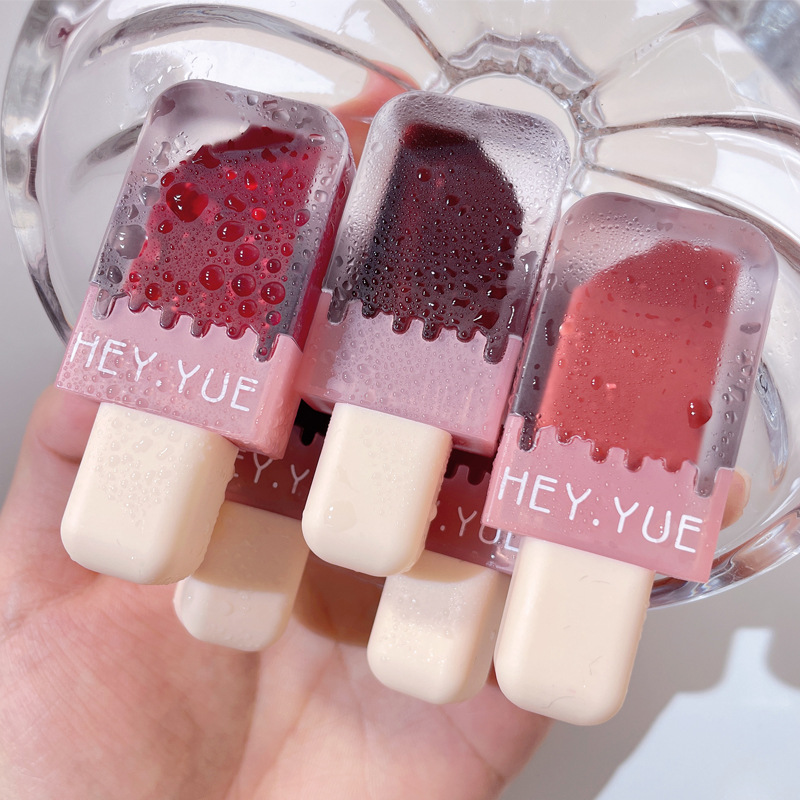 HEYYUE ice cream lip gloss small pudding makes the lips look fair. Red velvet matte lip paste is not easy to stick to cups. Lip gloss is affordable full figure