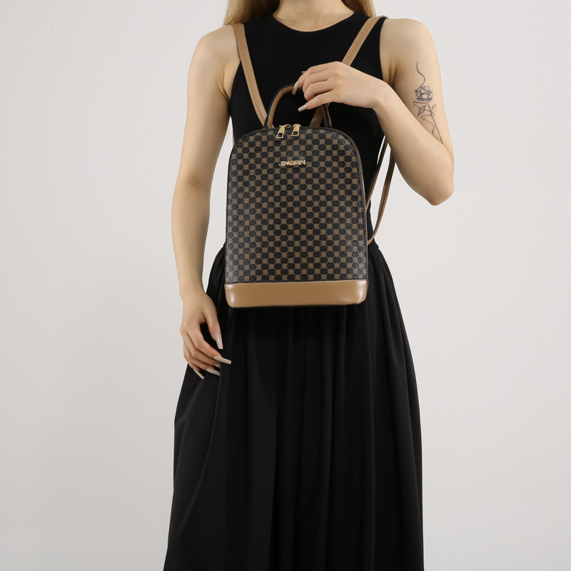 A stylish and trendy casual backpack for the 2024 autumn and winter season, featuring a large-capacity single-shoulder women's retro commuting crossbody bag details Picture