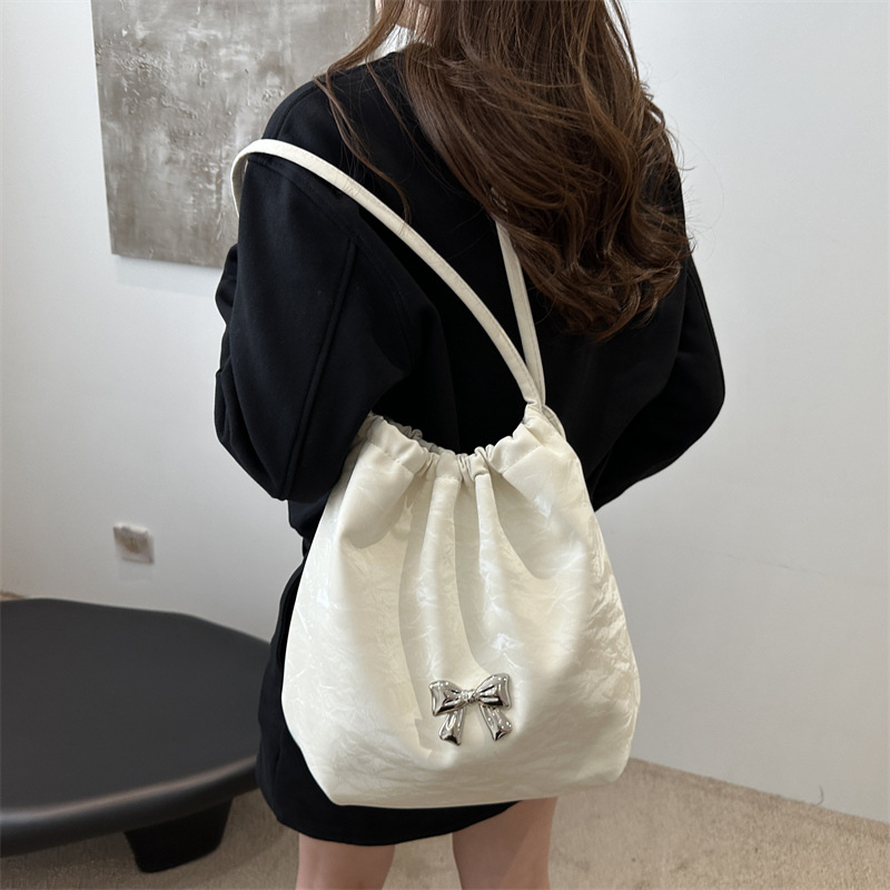 Large-capacity, elegant commuter tote bag, bow single-shoulder bag, distinctive pleated crossbody bag, 2024 new style bag trend Specification drawing