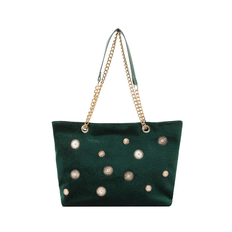 High-end and personalized hardware single-shoulder bag for women, new autumn 2024 collection, velvet chain handbag, stylish tote bag Item Picture