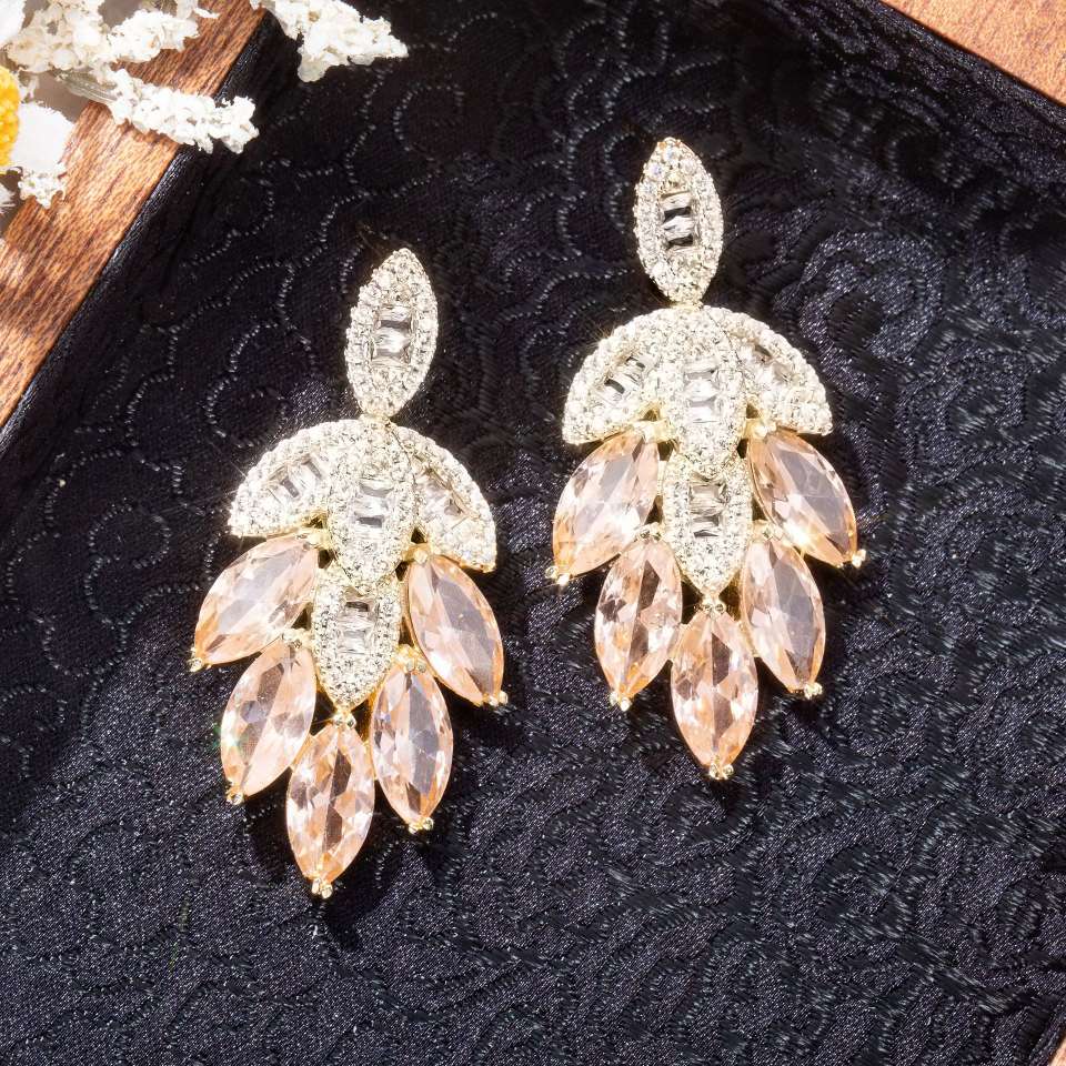 European and American fashion socialite style, light luxury, super sparkling zircon inlaid earrings S925 silver needle heavy Industry leaf earrings and pendants detail image 6