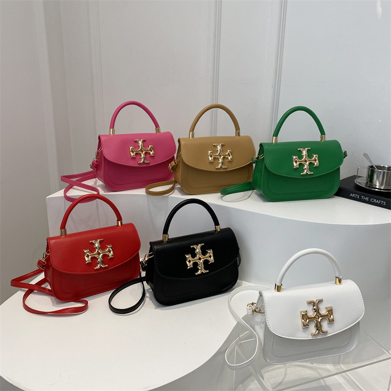 Cross-border retro underarm women's bag, this year's new fashionable single-shoulder bag, trendy and textured crossbody bag, casual tofu square bag Application Scenario