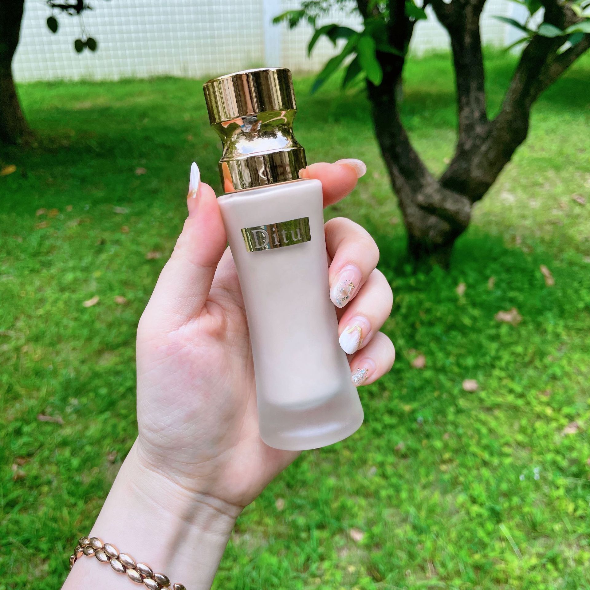Ditu Slim Waist Long-lasting Foundation, Concealer, Light and Thin Moisturizing bb Cream, naturally adherent foundation cosmetics Specification drawing