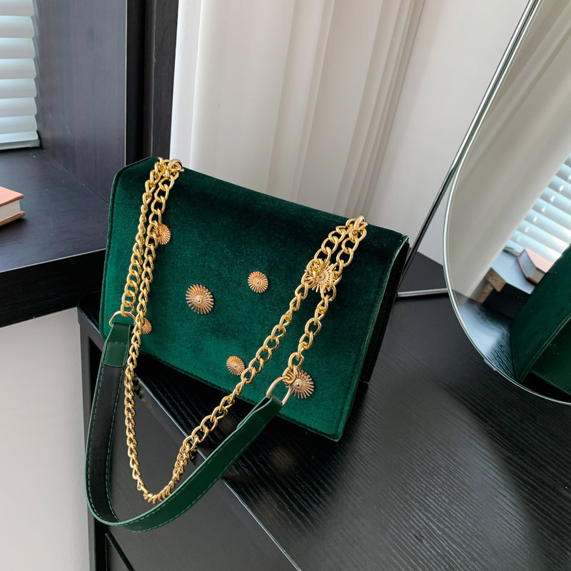 Cross-border fashionable velvet small square bag for women, simple and fashionable single-shoulder bag, new autumn and winter crossbody chain bag full figure