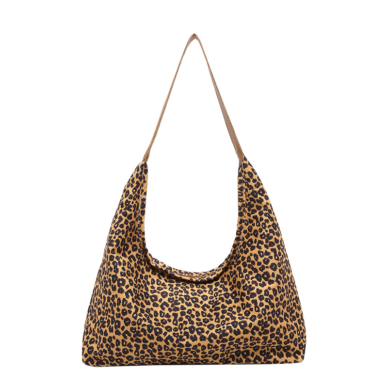A new minimalist canvas bag with a large capacity in Korean fashion, a leopard print commuter single-shoulder crossbody bag Item Picture