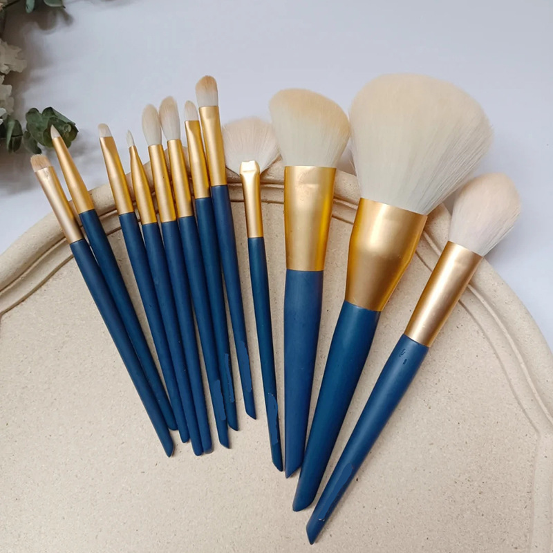 Cross-border Star Movement Makeup Brush Set for beginners, Cangzhou soft bristle concealer brush, eyeshadow brush, contouring brush, high-gloss brush wholesale full figure