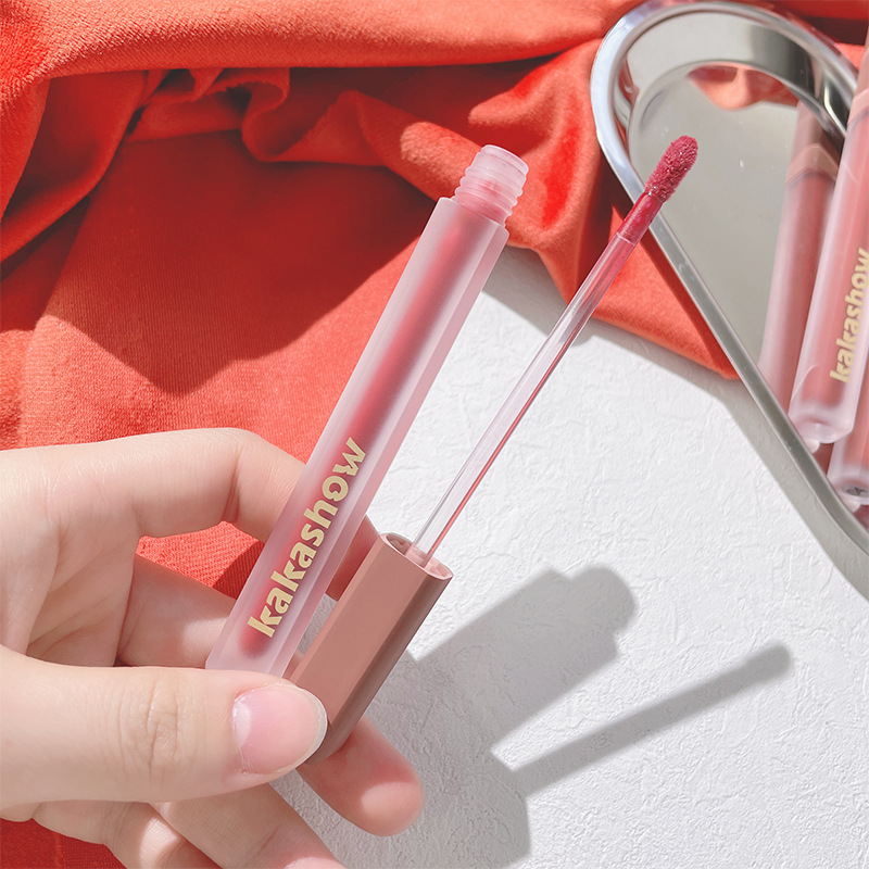 kakashow Pink Satin Lip gloss, velvet matte lip gloss, fair complexion, red mouth, non-fading lip gloss, air Lip gloss wholesale Application Scenario