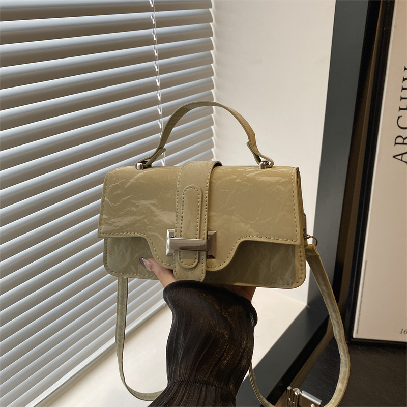 2024 New style women's trendy, fashionable and high-quality single-shoulder handbag, autumn commuting crossbody small square bag full figure