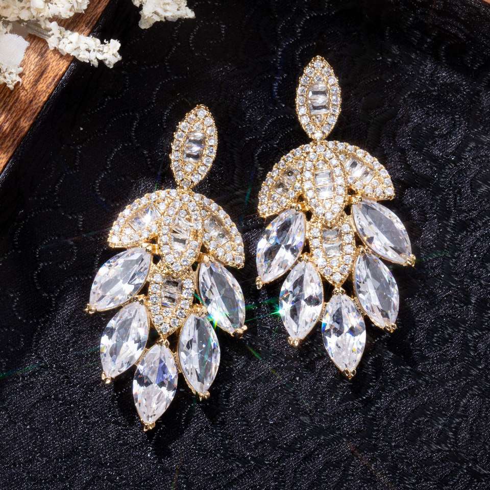 European and American fashion socialite style, light luxury, super sparkling zircon inlaid earrings S925 silver needle heavy Industry leaf earrings and pendants detail image 5
