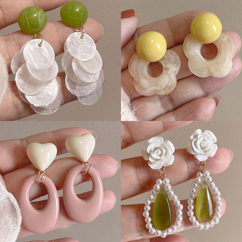Summer color-blocking circle earrings for women, 2025 new style, elegant heart-shaped stud earrings, silver needle, seaside vacation style earrings and earrings full figure