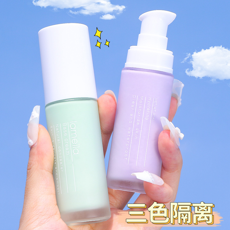 The clear and hydrating isolation cream moisturizes and hydrates without powder clogging, brightens the complexion, and conceals pores. It serves as a primer before makeup and is waterproof and sweat-proof full figure