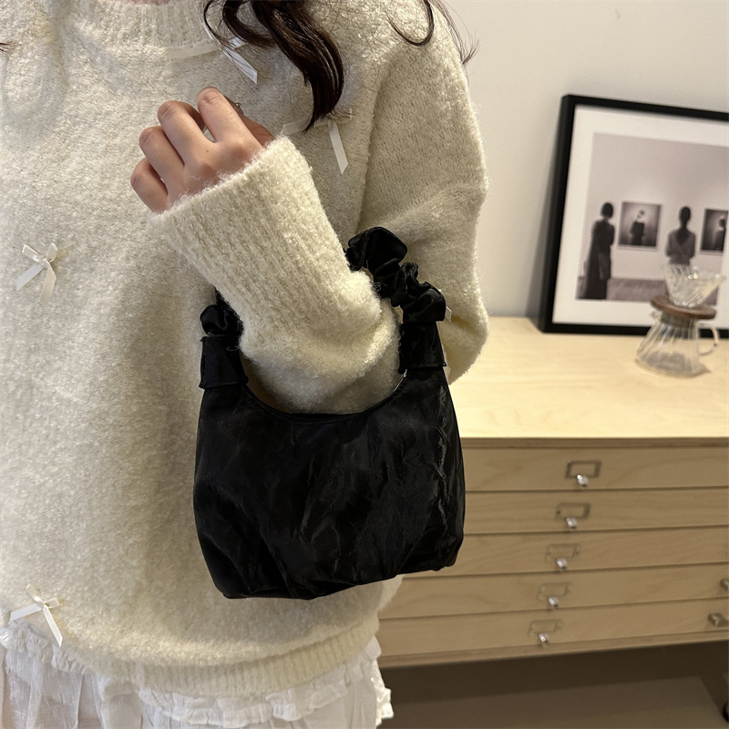 2024 Autumn/Winter ins solid-color stylish handbag with underarm pleats, a gentle Korean-style single-shoulder bag for women details Picture