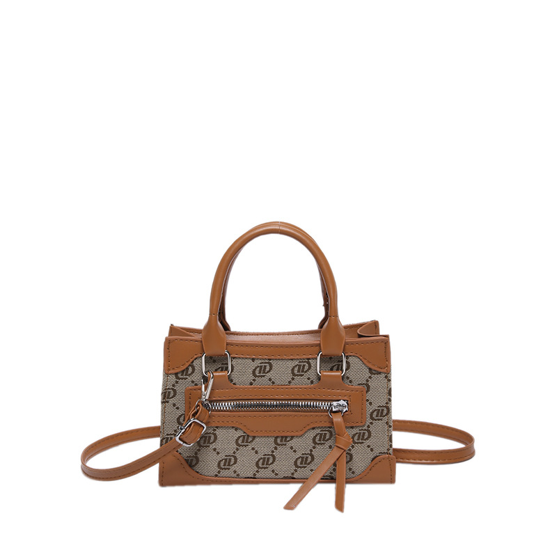 This stylish single-shoulder handbag, with a simple and casual texture, is a new Korean style crossbody small square bag for women in the autumn of 2024 Item Picture