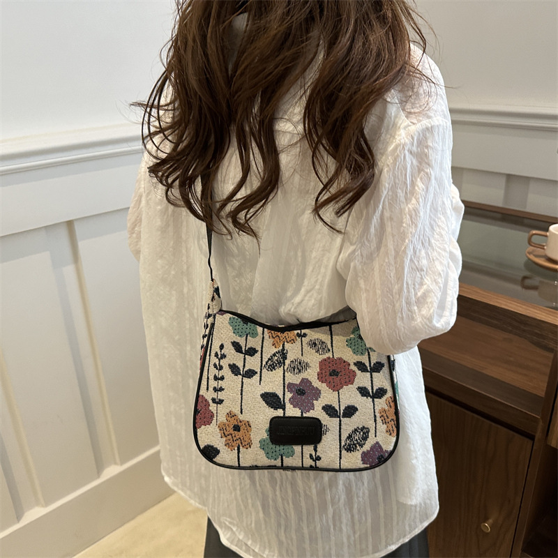 Popular fashion, simple, large-capacity printed trend 2024, fashionable patchwork canvas single-shoulder bag, small square bag, women's bag, trendy Specification drawing