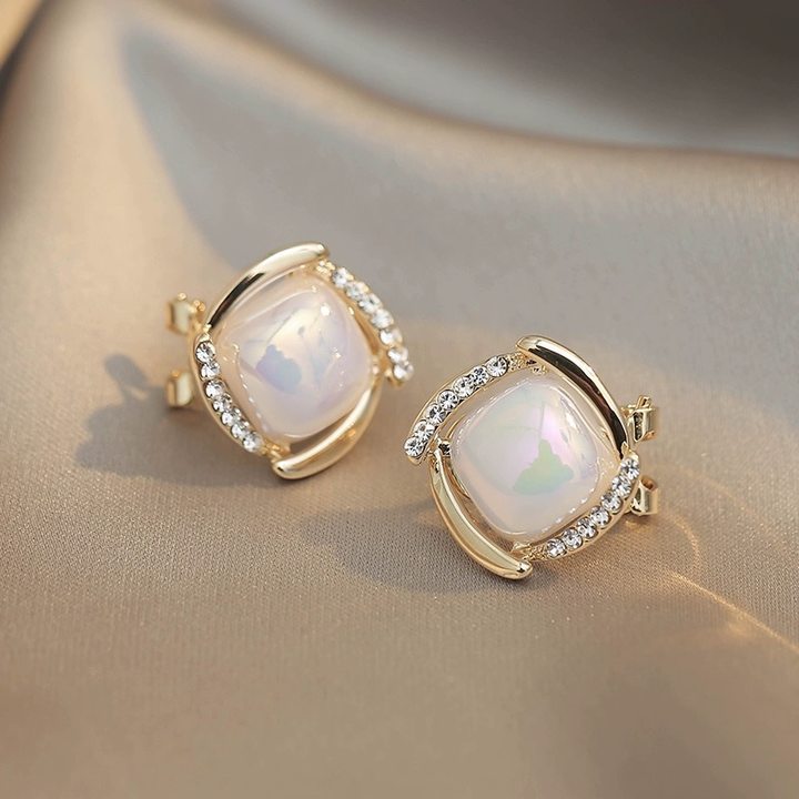 High-end pearl ear clips, no-hole triangular ear clips, retro tassel earrings, elegant earrings, wholesale of foreign trade accessories Specification drawing