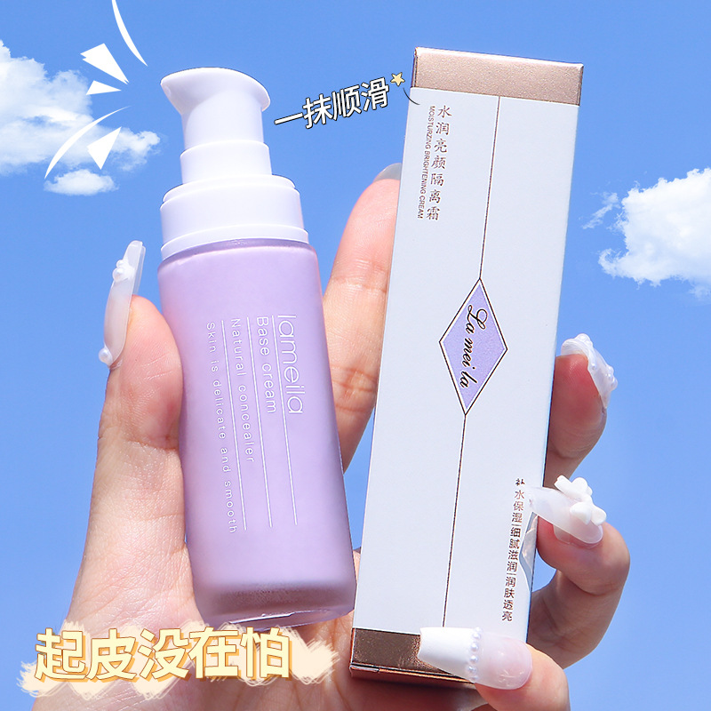 The clear and hydrating isolation cream moisturizes and hydrates without powder clogging, brightens the complexion, and conceals pores. It serves as a primer before makeup and is waterproof and sweat-proof Application Scenario