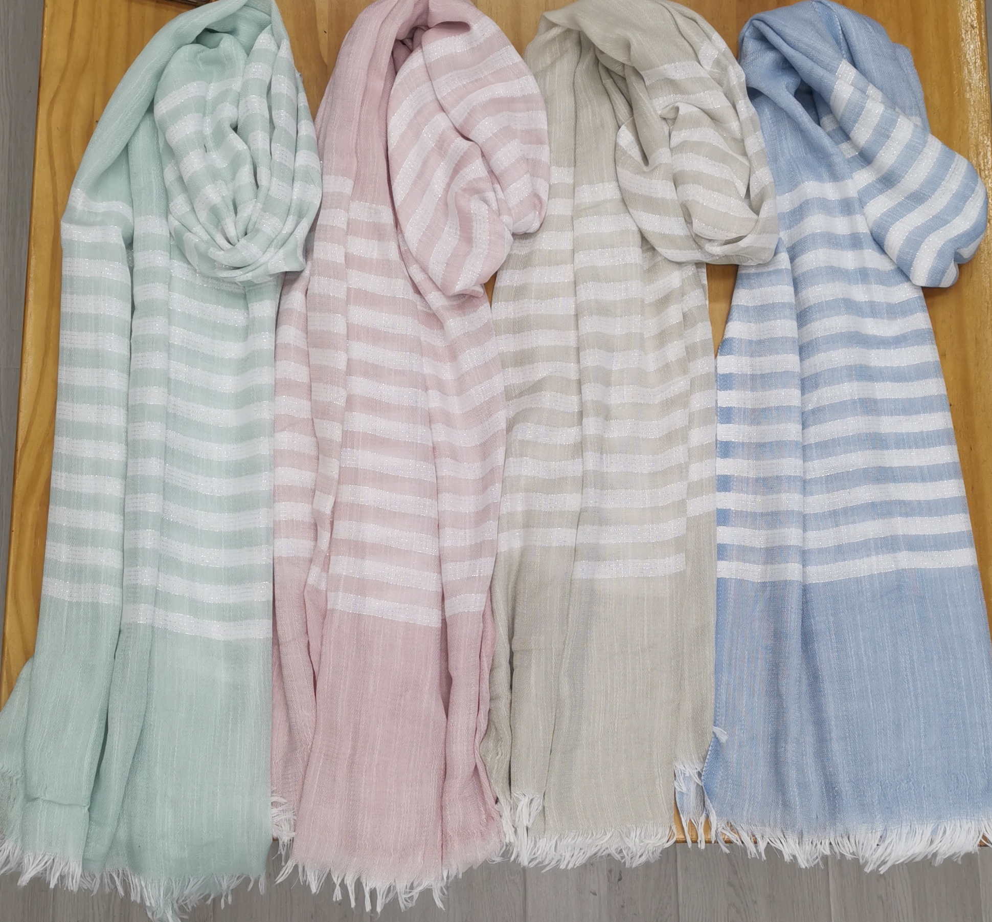 2025新款畅销外贸涤棉亮丝横条围巾女款长款穆斯林头巾优雅披肩详情1