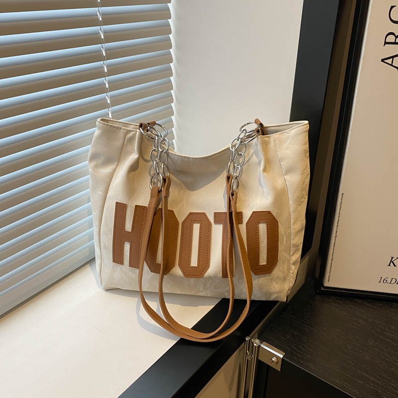 Large-capacity tote bag, high-quality and fashionable handbag for women, simple letter underarm bag for college students in class and at work full figure