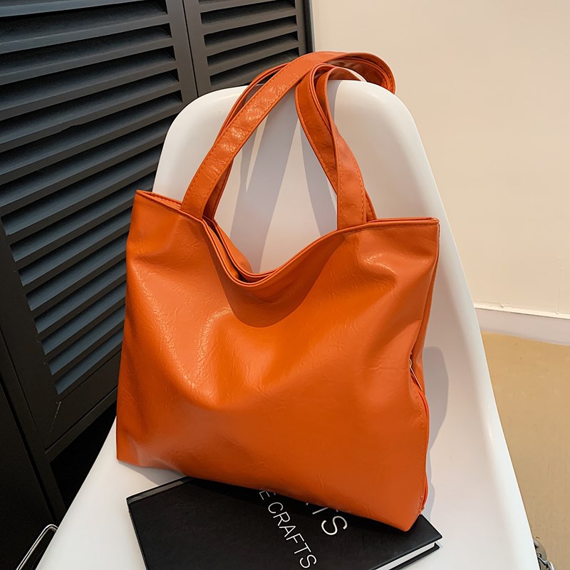 Retro large-capacity tote bag for women, 2024 new style fashionable portable commuting bag for going out, single-shoulder bag for students' classes full figure
