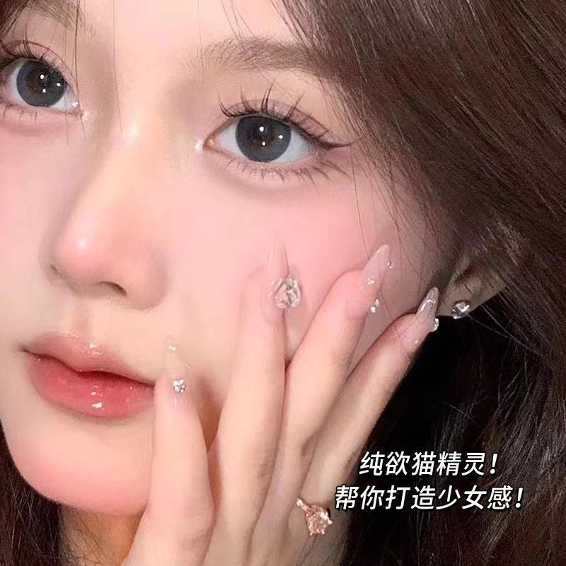 Mengjie Shangpin 12 rows of large-capacity cat spirit comic natural false eyelashes, single cluster segmented devil photogenic eyelashes Application Scenario