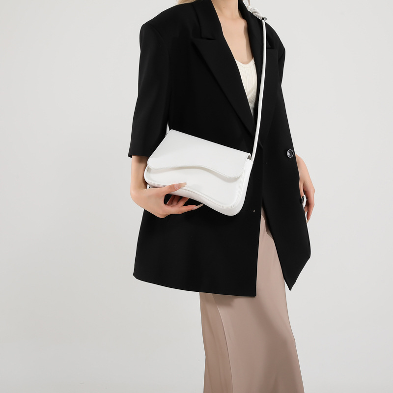 Underarm bag for women, new autumn 2024 fashion and niche design, single-shoulder crossbody bag, stylish and relaxed small square bag details Picture