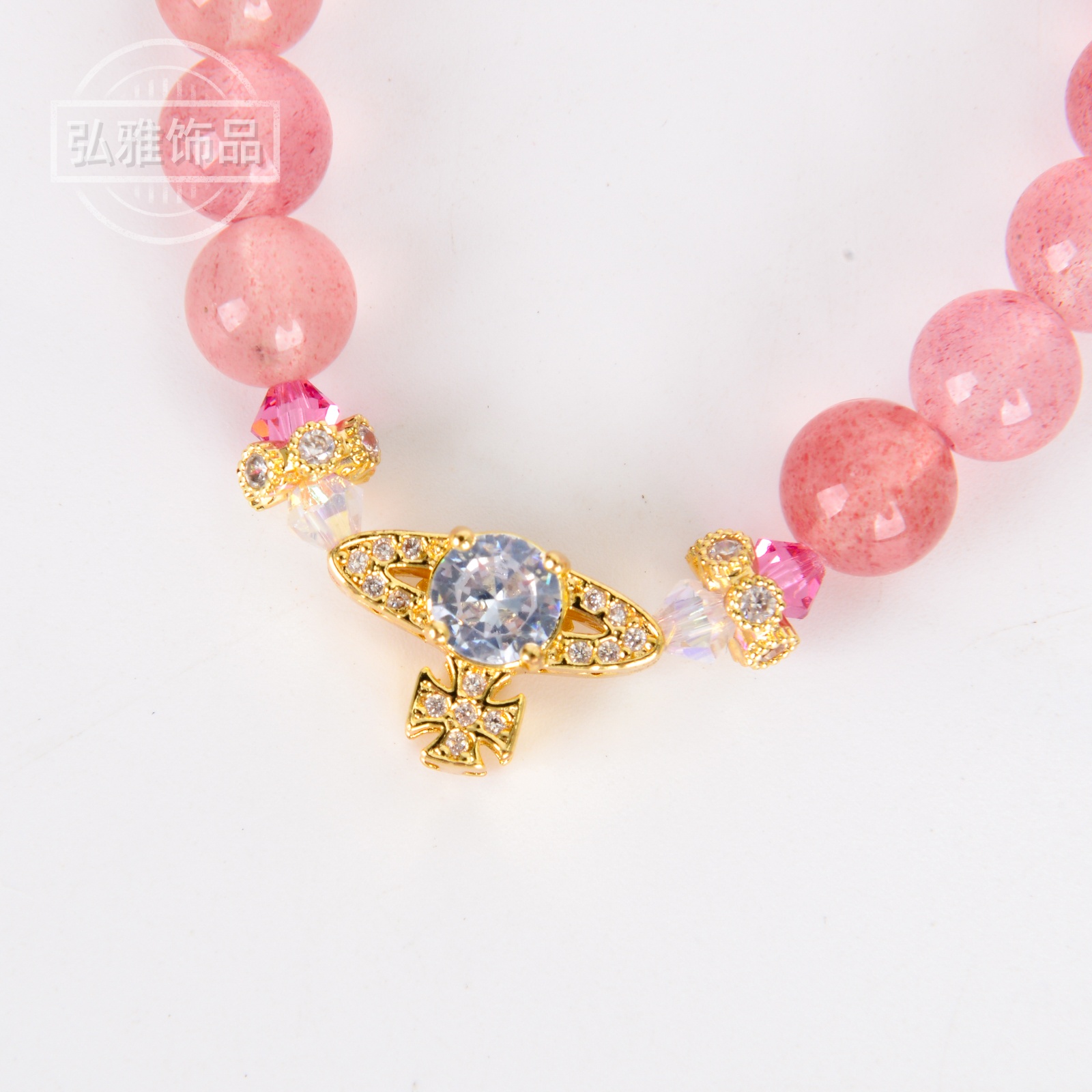 Natural strawberry crystal original bracelet, female love zircon flower holder bracelet, peach blossom luxury beaded bracelet as a gift Application Scenario