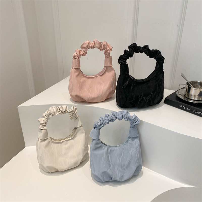 2024 Autumn/Winter ins solid-color stylish handbag with underarm pleats, a gentle Korean-style single-shoulder bag for women Application Scenario
