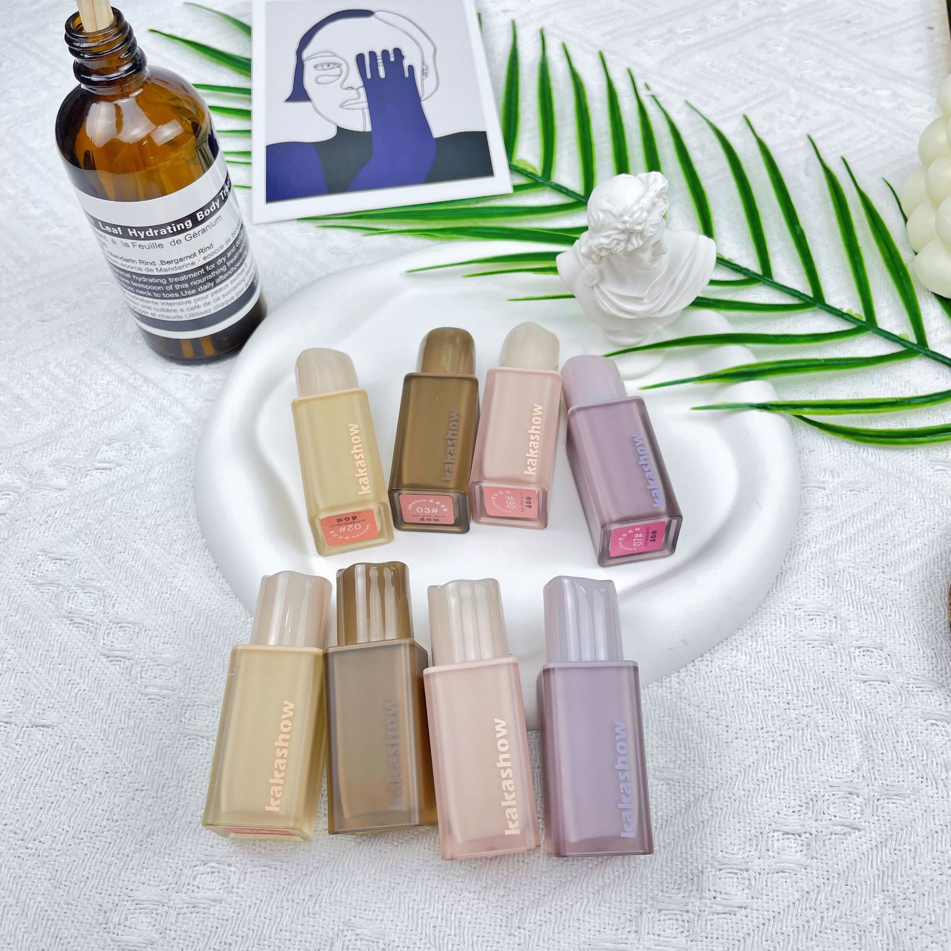 kakashow Pink matte nude lip Gloss, a natural summer matte lip mud that makes the skin look fairer and less likely to stick to a cup of soft matte lipstick details Picture