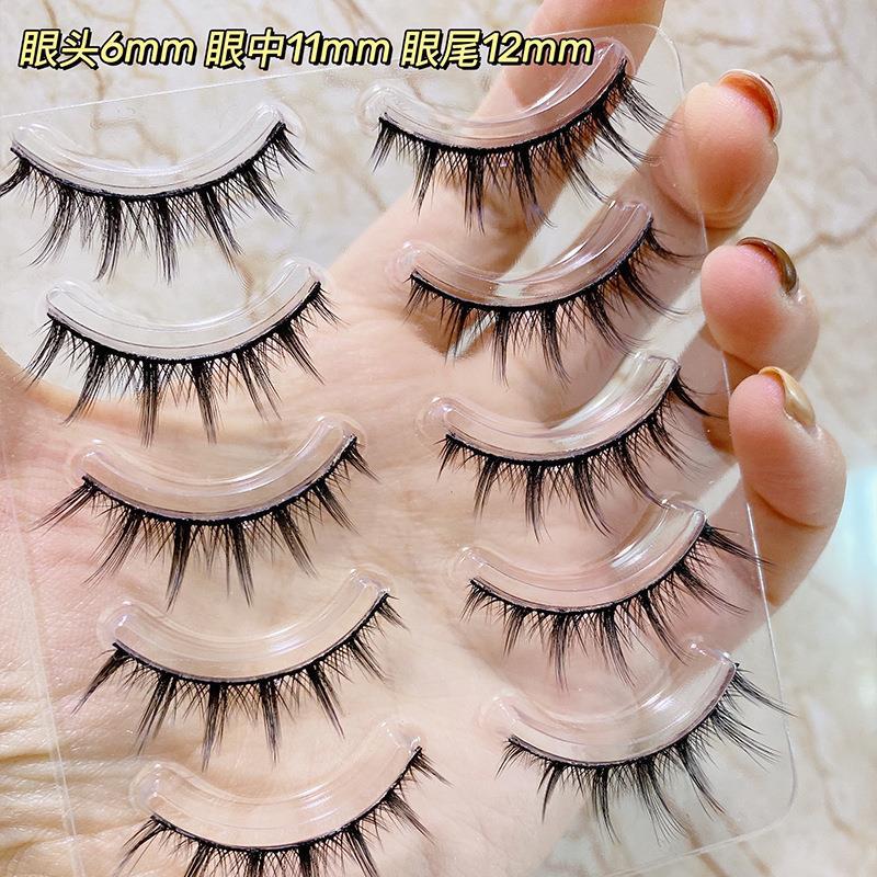 Japanese manga Barbie false eyelashes one-piece cosplay false eyelashes, European and American hard-hit natural style fairy-like hair without makeup A02 Application Scenario