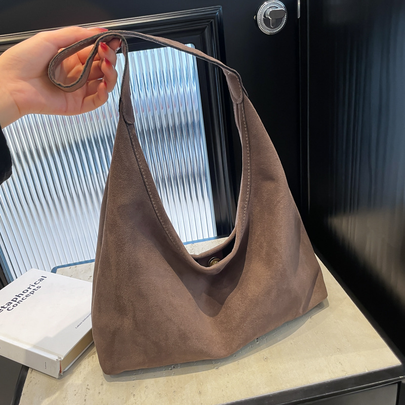 Retro casual commuting large-capacity bag for women, 2024 new autumn and winter suede tote bag, niche casual single-shoulder bag full figure