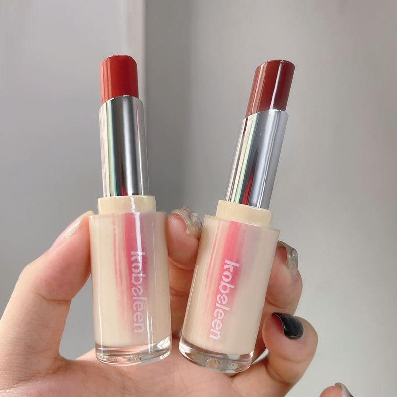 kobeleen Hydrating Lip Balm is an affordable and niche nude lipstick for students that moisturizes and hydrates the skin without makeup and makes it fairer full figure