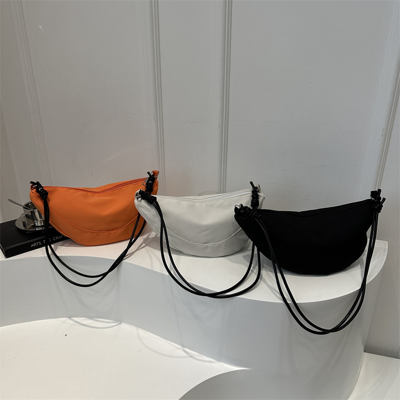Oxford fabric 2024 casual new style with contrasting colors, light and simple, single-shoulder crossbody, underarm dumpling bag for women Application Scenario