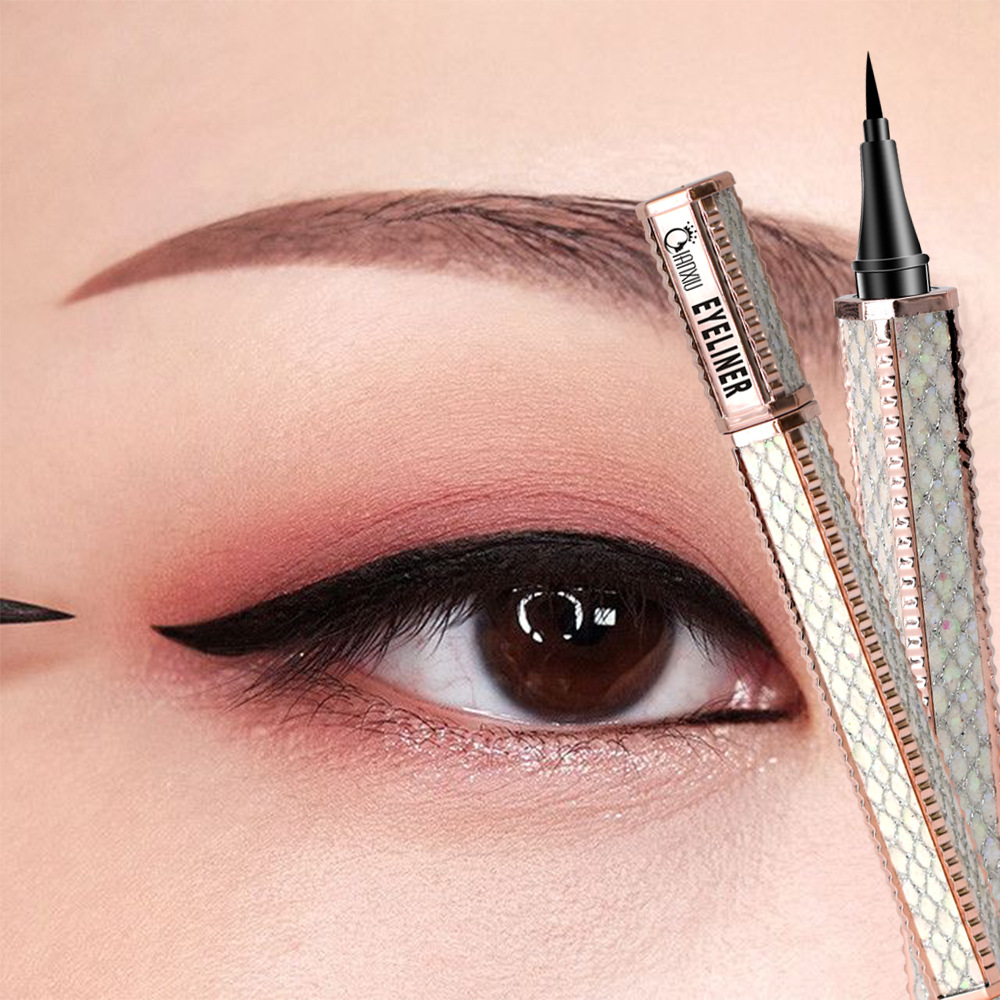 QIANXIU Sparkling Star Diamond Waterproof, oil-resistant, non-smudge Eyeliner, extremely fine tip, Smooth, quick-drying black eyeliner Liquid Application Scenario