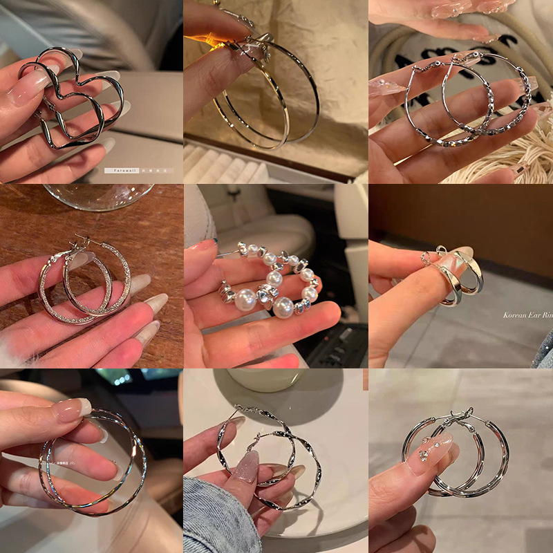 S925 Silver needle European and American exaggerated plain ring earrings exude a sense of sophistication for women. Round face slimming ear rings are fashionable, individual and versatile earrings details Picture