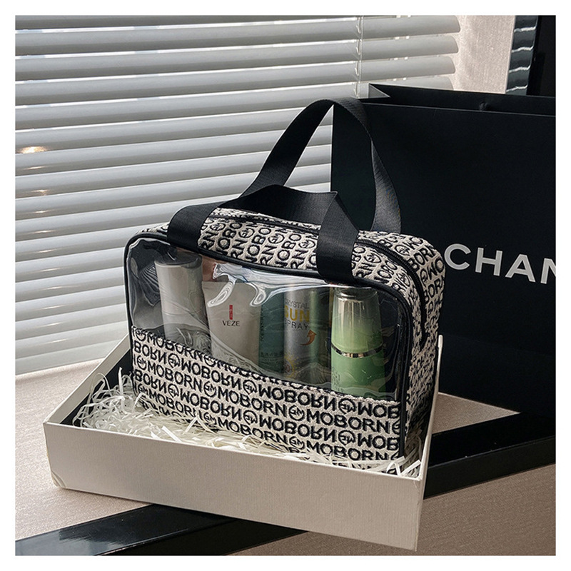 The makeup and toiletries bag can enhance the appearance level. The transparent PVC makeup box is portable and has a large capacity details Picture