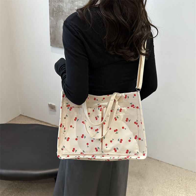 Large-capacity canvas student class 2024 Autumn new Korean-style trendy and personalized printed tote handbag for women details Picture